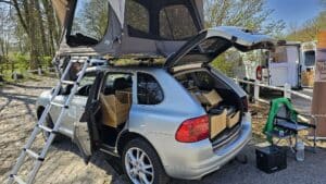 Porsche Kayenne aménagée avec tente de toit. 100% utilitaire. Taxes réduites;