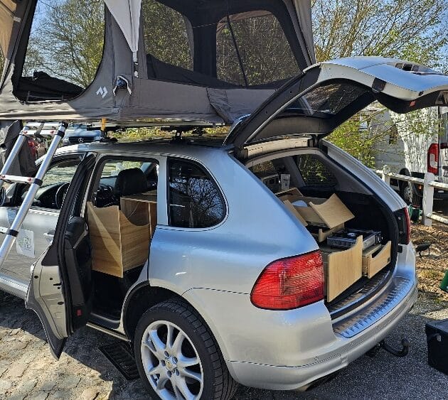 Porsche Kayenne aménagée avec tente de toit. 100% utilitaire. Taxes réduites;